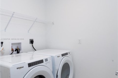 Adosado en alquiler en Pembroke Pines, Florida, 4 dormitorios, 168.62 m2 № 1989482 - foto 11