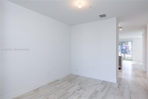 Adosado en alquiler en Pembroke Pines, Florida, 4 dormitorios, 168.62 m2 № 1989482 - foto 10