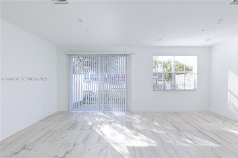 Adosado en alquiler en Pembroke Pines, Florida, 4 dormitorios, 168.62 m2 № 1989482 - foto 9