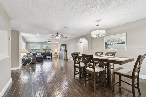 House in Clearwater, Florida 5 bedrooms, 432.09 sq.m. № 1903630 - photo 10