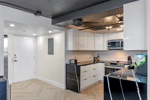 Condo in Orlando, Florida, 2 bedrooms  № 1776811 - photo 8
