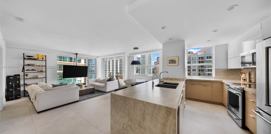 Condominio en Miami, Florida, 3 dormitorios  № 1888945