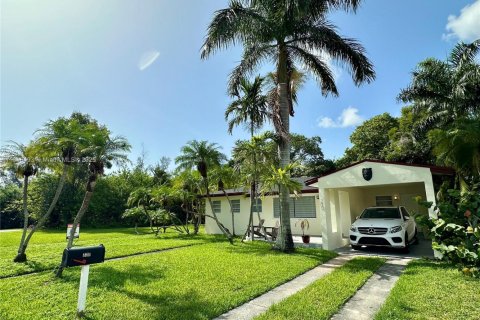 House in Dania Beach, Florida 3 bedrooms, 133.59 sq.m. № 1775234 - photo 6