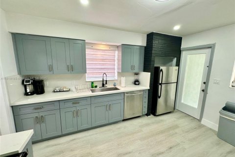House in Dania Beach, Florida 3 bedrooms, 133.59 sq.m. № 1775234 - photo 28