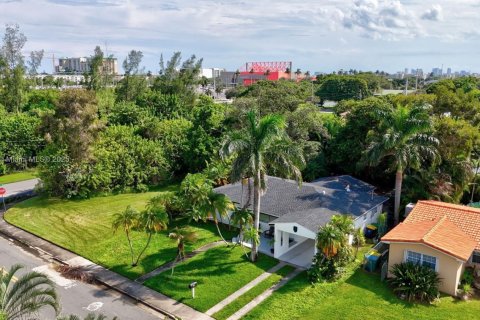 House in Dania Beach, Florida 3 bedrooms, 133.59 sq.m. № 1775234 - photo 4
