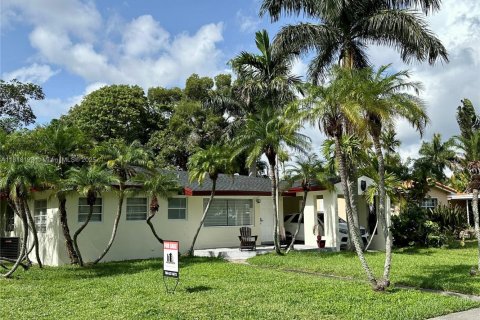 House in Dania Beach, Florida 3 bedrooms, 133.59 sq.m. № 1775234 - photo 7