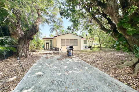 House in Dania Beach, Florida 3 bedrooms, 133.59 sq.m. № 1775234 - photo 11