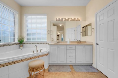 House in Leesburg, Florida 3 bedrooms, 205.31 sq.m. № 1908544 - photo 25