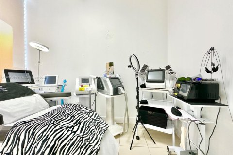 Immobilier commercial à vendre à Miami, Floride № 1959548 - photo 14