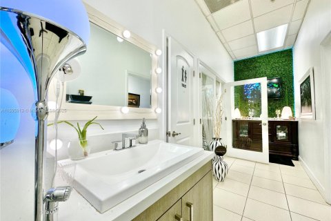 Immobilier commercial à vendre à Miami, Floride № 1959548 - photo 19