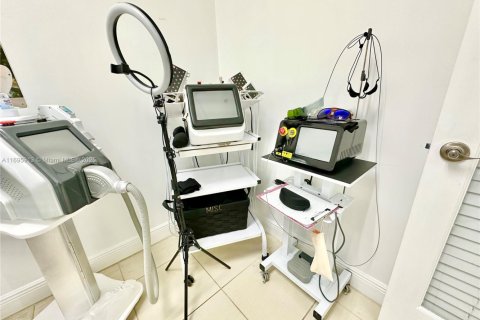 Immobilier commercial à vendre à Miami, Floride № 1959548 - photo 18