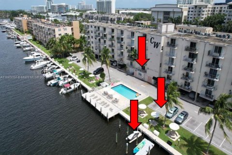 Condominio en venta en Fort Lauderdale, Florida, 1 dormitorio, 65.4 m2 № 1709721 - foto 1