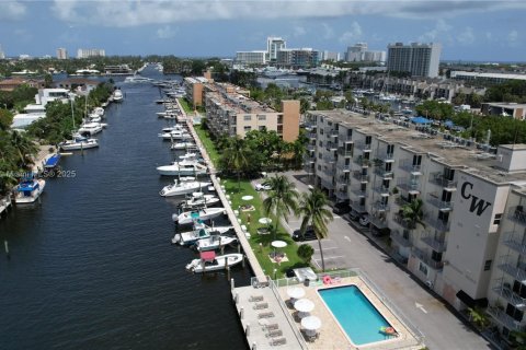 Condominio en venta en Fort Lauderdale, Florida, 1 dormitorio, 65.4 m2 № 1709721 - foto 16