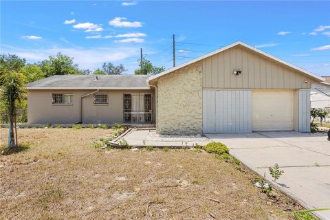 House in Orlando, Florida 3 bedrooms, 117.61 sq.m. № 1722336 - photo 1