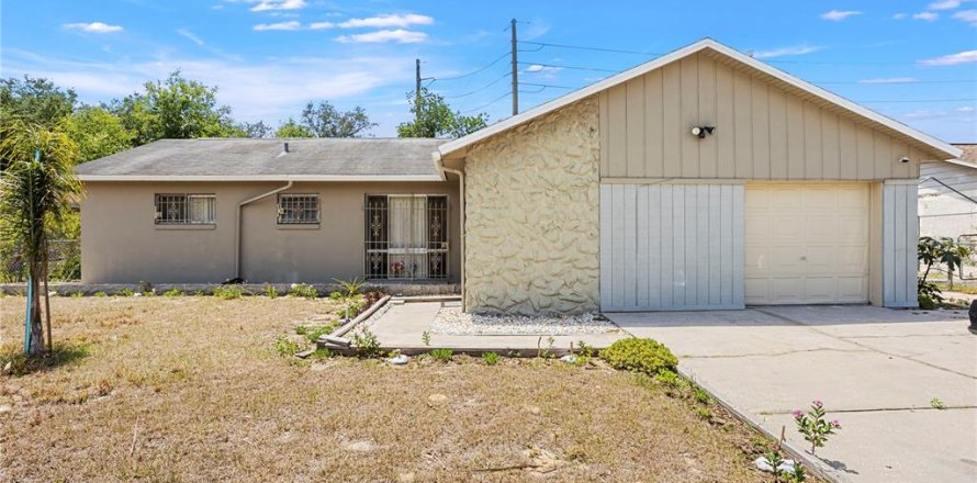 House in Orlando, Florida 3 bedrooms, 117.61 sq.m. № 1722336