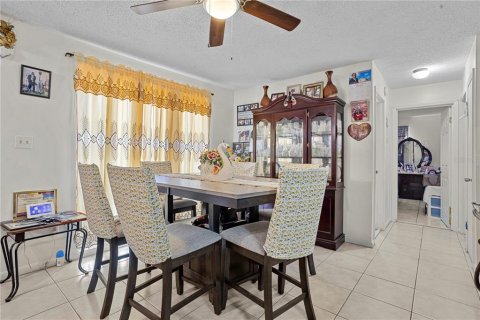 House in Orlando, Florida 3 bedrooms, 117.61 sq.m. № 1722336 - photo 5