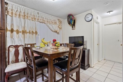 House in Orlando, Florida 3 bedrooms, 117.61 sq.m. № 1722336 - photo 12