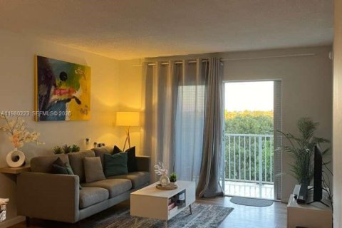 Copropriété à louer à Hollywood, Floride: 1 chambre, 70.14 m2 № 2043949 - photo 2