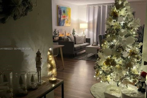 Copropriété à louer à Hollywood, Floride: 1 chambre, 70.14 m2 № 2043949 - photo 3