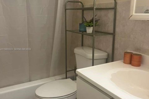Copropriété à louer à Hollywood, Floride: 1 chambre, 70.14 m2 № 2043949 - photo 8