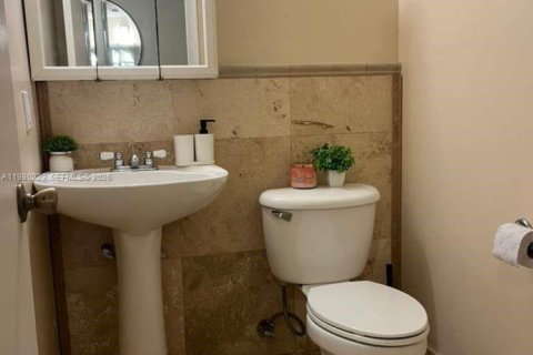 Copropriété à louer à Hollywood, Floride: 1 chambre, 70.14 m2 № 2043949 - photo 9