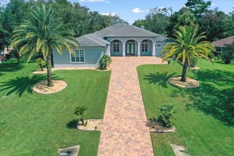 House in Weeki Wachee, Florida 3 bedrooms, 219.62 sq.m. № 1882825 - photo 1