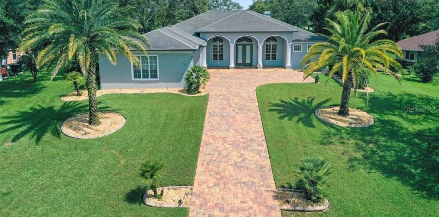 House in Weeki Wachee, Florida 3 bedrooms, 219.62 sq.m. № 1882825