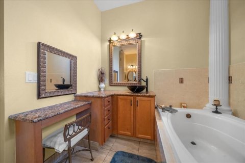 House in Weeki Wachee, Florida 3 bedrooms, 219.62 sq.m. № 1882825 - photo 30