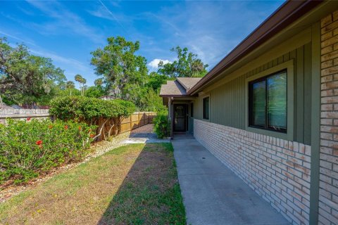 Townhouse in Port Orange, Florida 2 bedrooms, 109.16 sq.m. № 1677139 - photo 3