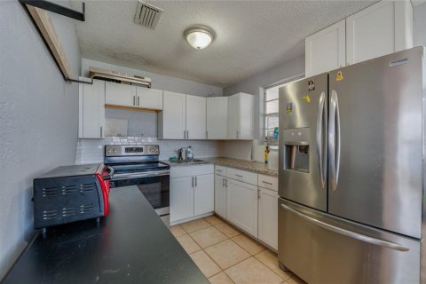 House in Ormond Beach, Florida 2 bedrooms, 49.05 sq.m. № 2428826 - photo 6