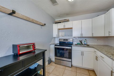 House in Ormond Beach, Florida 2 bedrooms, 49.05 sq.m. № 2428826 - photo 7