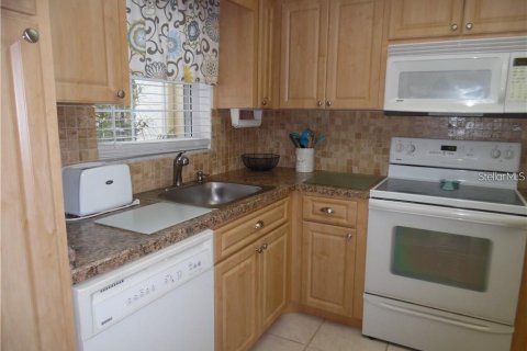 House in Clearwater, Florida 1 bedroom, 90.49 sq.m. № 2210565 - photo 4