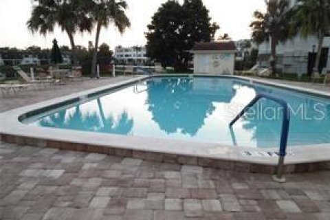House in Clearwater, Florida 1 bedroom, 90.49 sq.m. № 2210565 - photo 17
