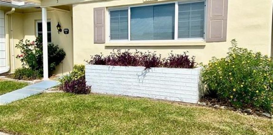 House in Clearwater, Florida 1 bedroom, 90.49 sq.m. № 2210565