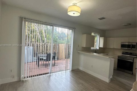 Townhouse in Homestead, Florida 3 bedrooms, 120.96 sq.m. № 2042034 - photo 7