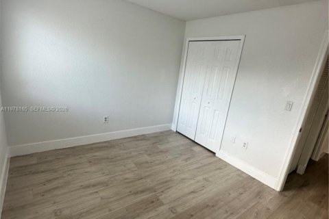 Townhouse in Homestead, Florida 3 bedrooms, 120.96 sq.m. № 2042034 - photo 13