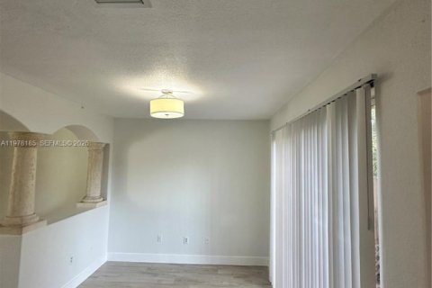 Townhouse in Homestead, Florida 3 bedrooms, 120.96 sq.m. № 2042034 - photo 24