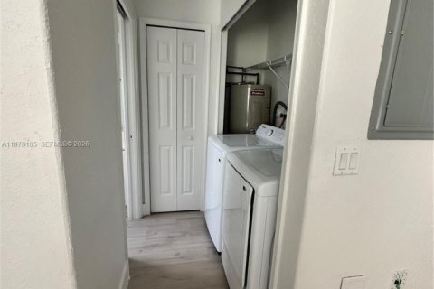 Townhouse in Homestead, Florida 3 bedrooms, 120.96 sq.m. № 2042034 - photo 19