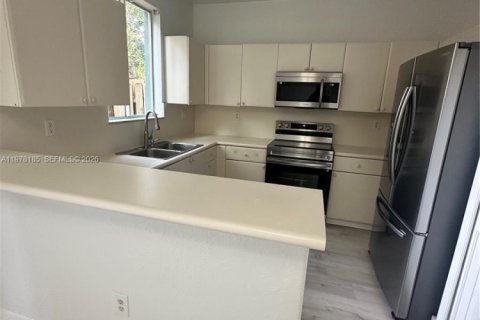 Townhouse in Homestead, Florida 3 bedrooms, 120.96 sq.m. № 2042034 - photo 6