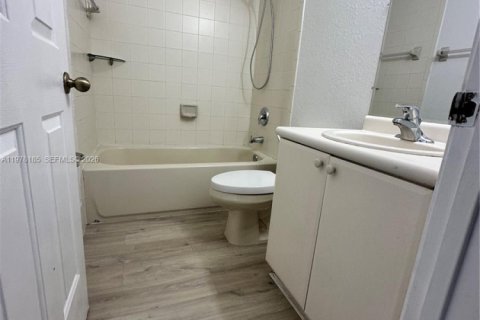 Townhouse in Homestead, Florida 3 bedrooms, 120.96 sq.m. № 2042034 - photo 15