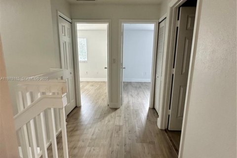 Townhouse in Homestead, Florida 3 bedrooms, 120.96 sq.m. № 2042034 - photo 9