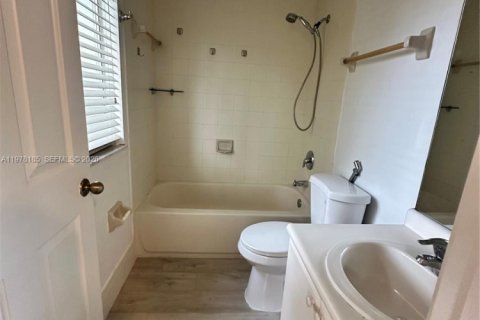 Townhouse in Homestead, Florida 3 bedrooms, 120.96 sq.m. № 2042034 - photo 21