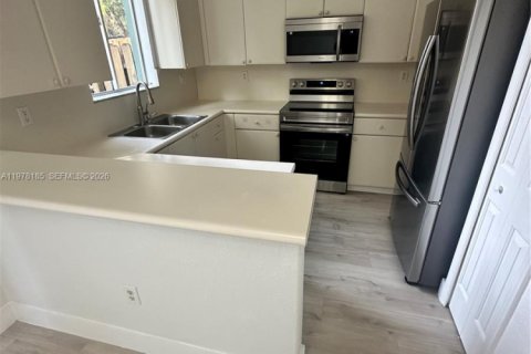 Townhouse in Homestead, Florida 3 bedrooms, 120.96 sq.m. № 2042034 - photo 5