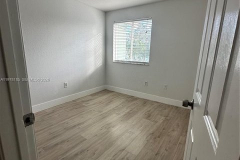 Townhouse in Homestead, Florida 3 bedrooms, 120.96 sq.m. № 2042034 - photo 10