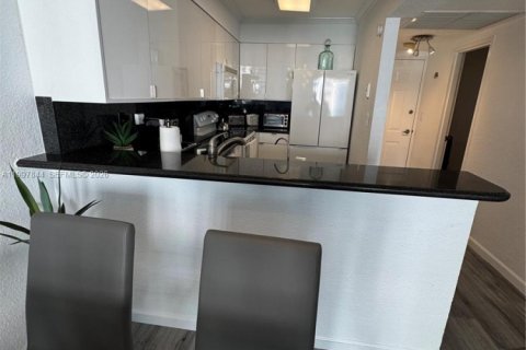 Condo in Hollywood, Florida  № 2059663 - photo 13