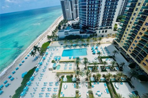 Condo in Hollywood, Florida  № 2059663 - photo 22