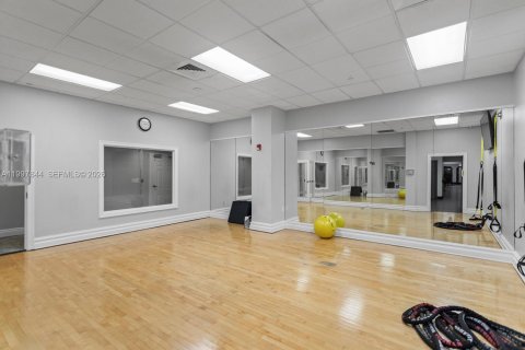 Condo in Hollywood, Florida  № 2059663 - photo 25