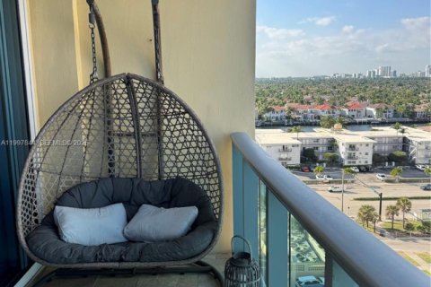 Condo in Hollywood, Florida  № 2059663 - photo 18