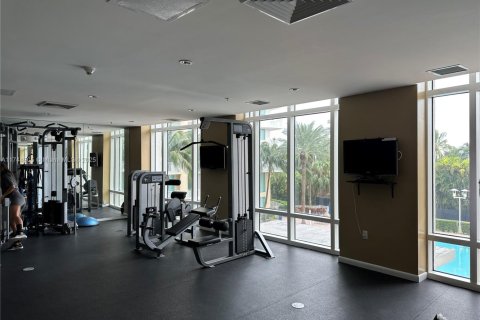 Condominio en venta en Hallandale Beach, Florida, 2 dormitorios, 117.99 m2 № 1934173 - foto 14