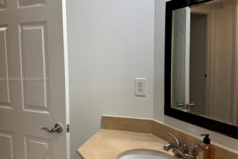 Condominio en venta en Hallandale Beach, Florida, 2 dormitorios, 117.99 m2 № 1934173 - foto 28